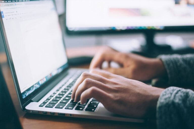 La imagen actual no tiene texto alternativo. El nombre del archivo es: glenn-carstens-peters-npxxwgq33zq-unsplash.jpg